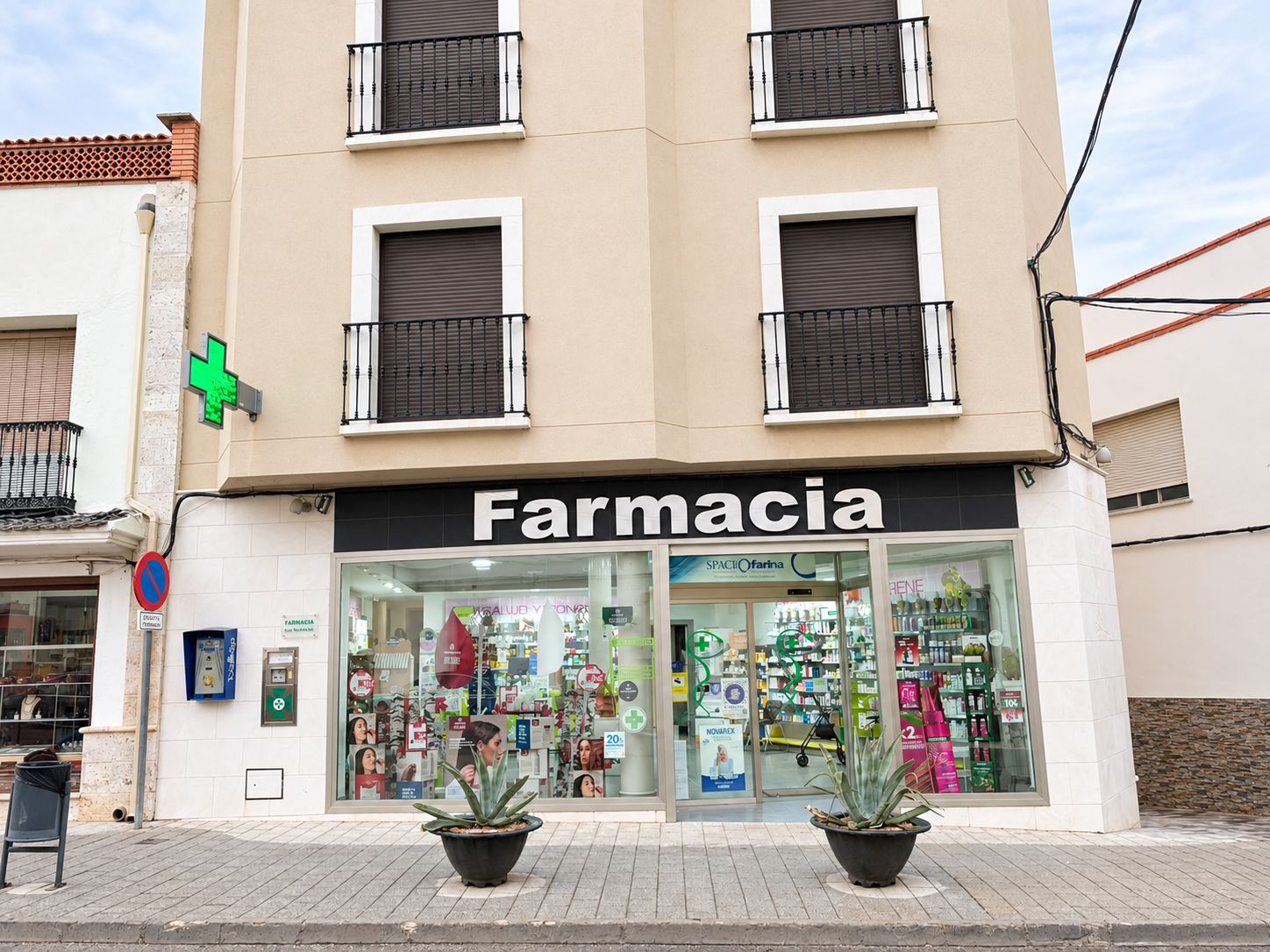 Fachada de Farmacia Sáez Motilla en C/ Montejano, 64, Las Pedroñeras